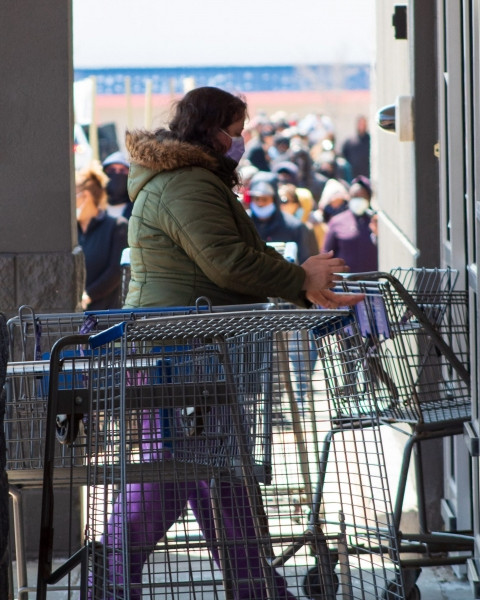 After more than an hour in line, it's my turn. sams-finally